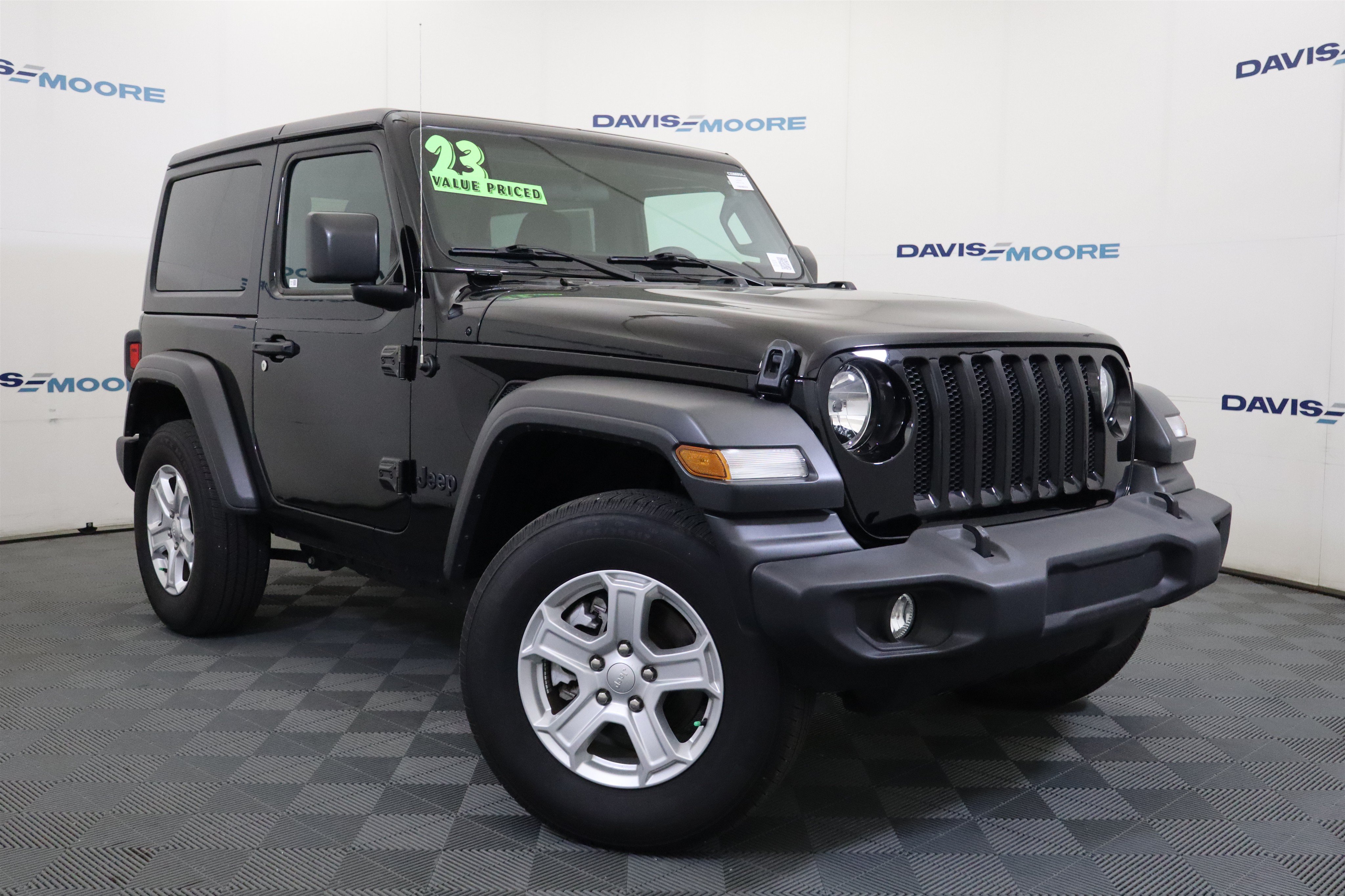 Used 2023 Jeep Wrangler Sport AWD/4WD image 2