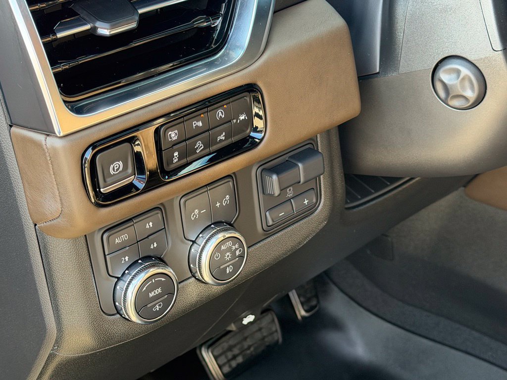 Used 2025 GMC Yukon XL Denali Ultimate AWD/4WD image 30