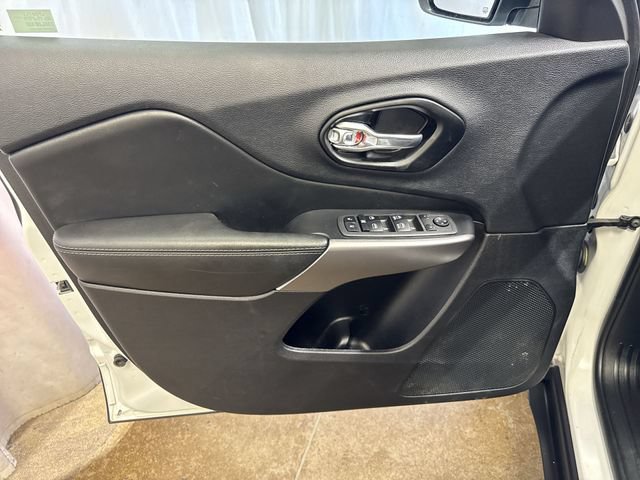 Used 2022 Jeep Cherokee Latitude Lux w/ Sun & Sound Group AWD/4WD image 22