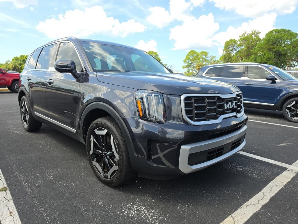 Certified 2025 Kia Telluride S