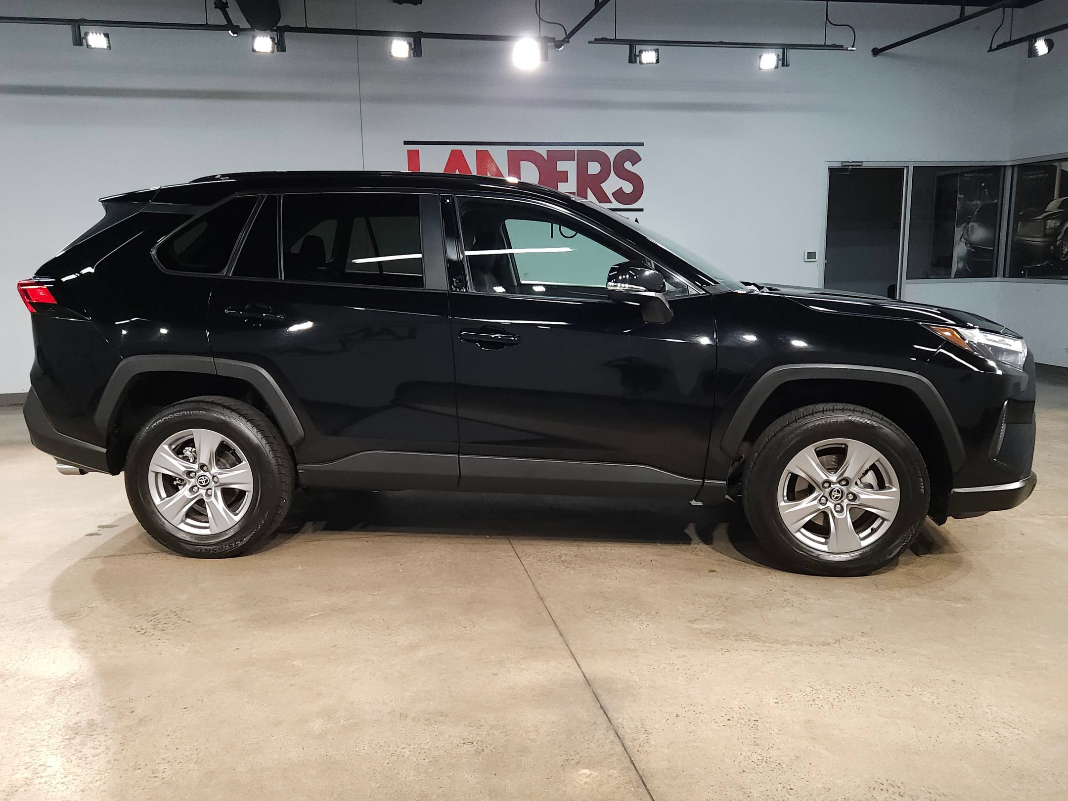 Used 2025 Toyota RAV4 XLE FWD image 8