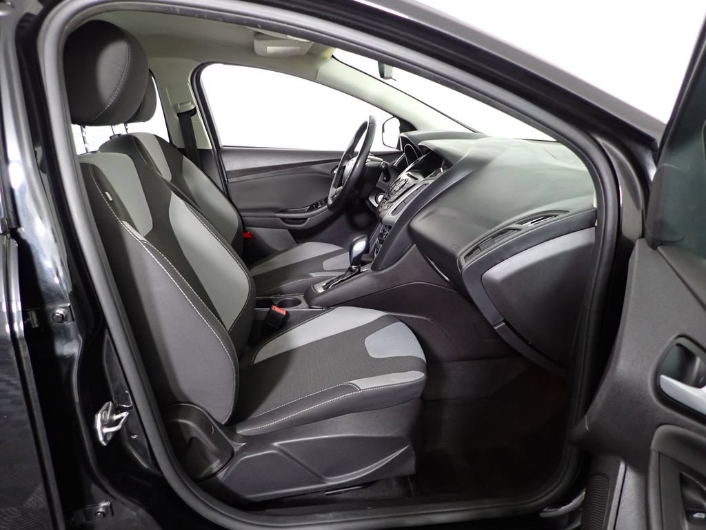 Used 2014 Ford Focus SE w/ SE Sport Package FWD image 35