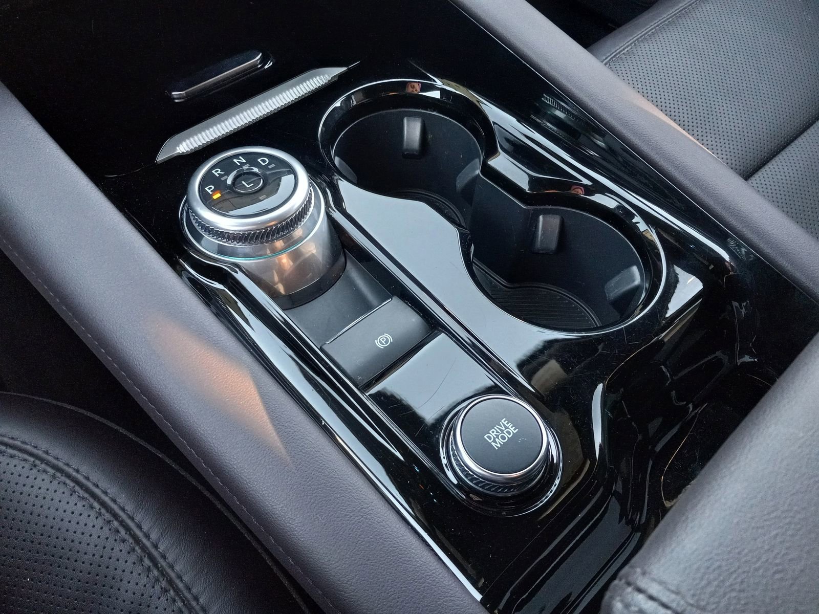 Used 2025 Ford Explorer Platinum w/ LUX Leather Package image 24