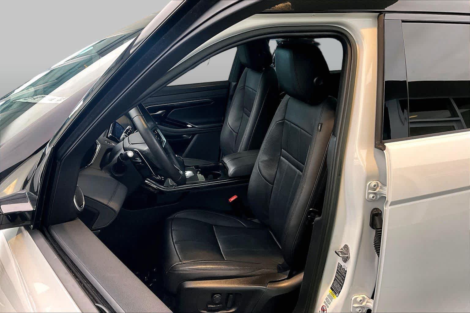 Used 2023 Land Rover Range Rover Evoque R-Dynamic SE AWD/4WD image 8