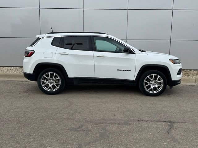 Used 2022 Jeep Compass Latitude image 33