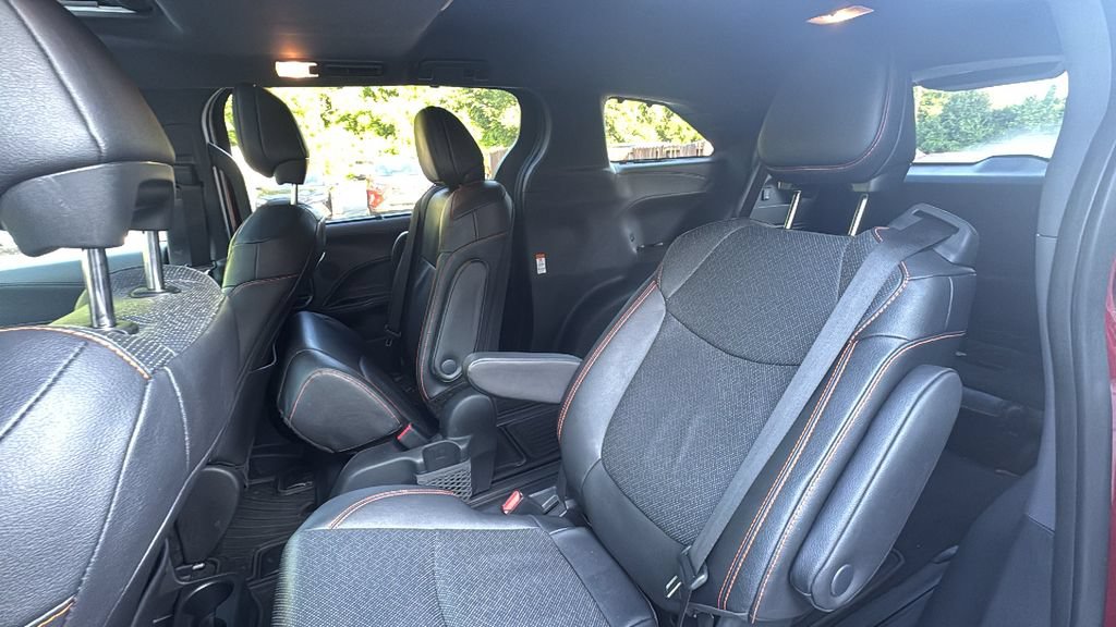 Used 2024 Toyota Sienna XSE w/ XSE Premium Package FWD image 25