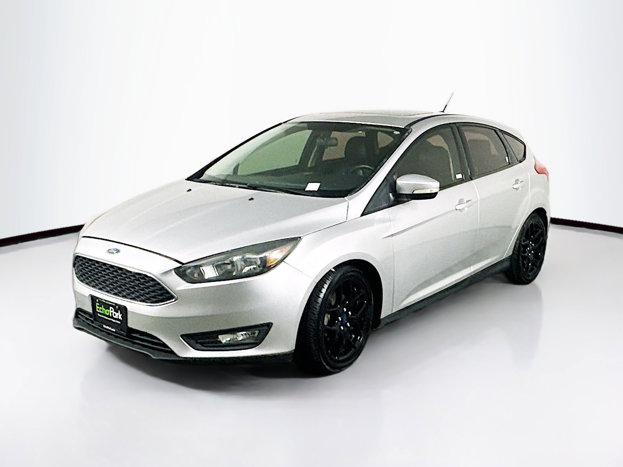 Used 2016 Ford Focus SE w/ Equipment Group 201A image 3