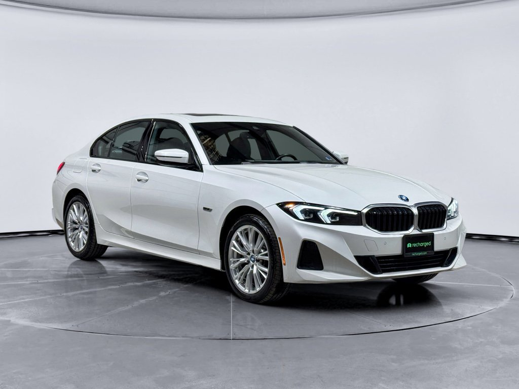 Used 2023 BMW 330e xDrive w/ Premium Package AWD/4WD image 4