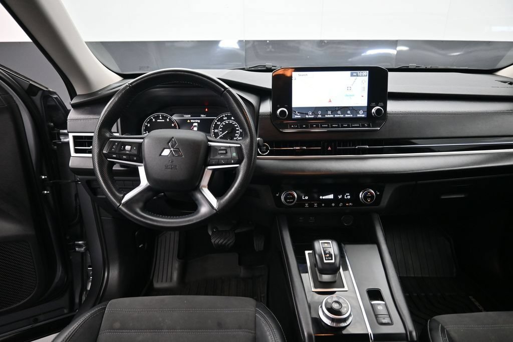 Used 2023 Mitsubishi Outlander SE FWD image 11