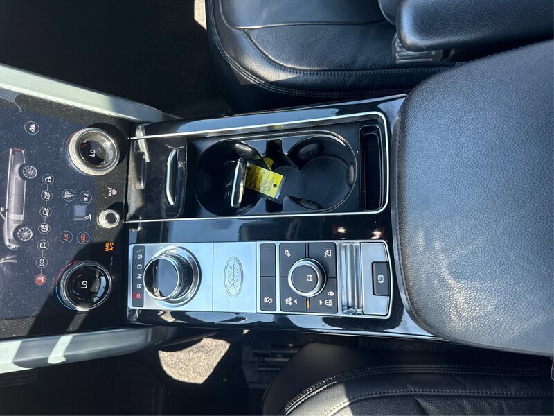 Used 2020 Land Rover Range Rover image 13