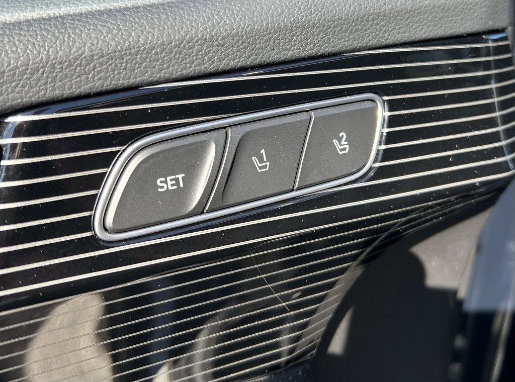 Used 2025 Hyundai Palisade Calligraphy image 14