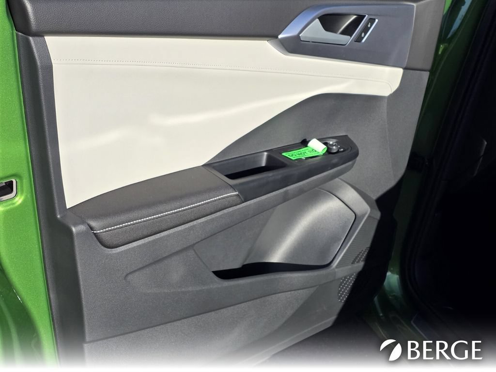New 2026 Volkswagen Taos SE FWD image 12