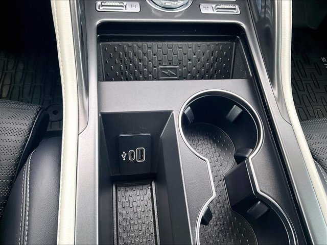 Used 2025 Lincoln Nautilus Reserve AWD/4WD image 28