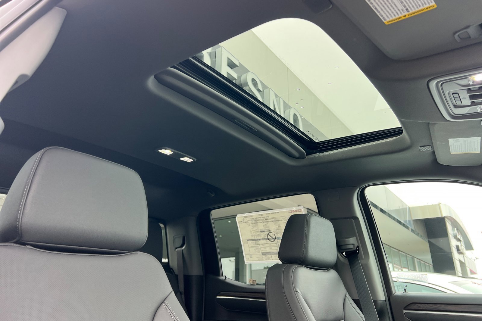 New 2026 GMC Sierra 1500 SLT w/ SLT Convenience Package image 15