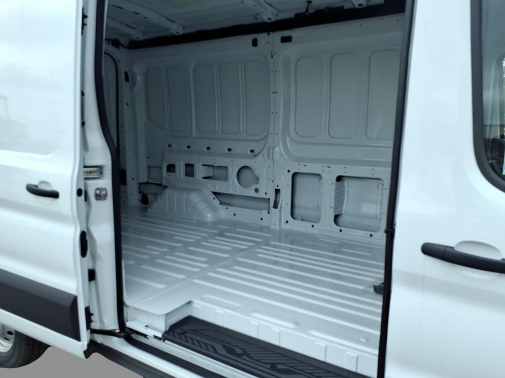 New 2026 Ford Transit 250 148 Medium Roof Extended AWD image 10
