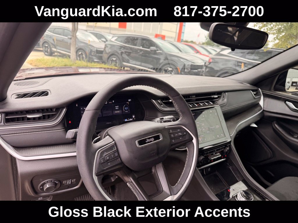 Used 2024 Jeep Grand Cherokee Altitude RWD image 14