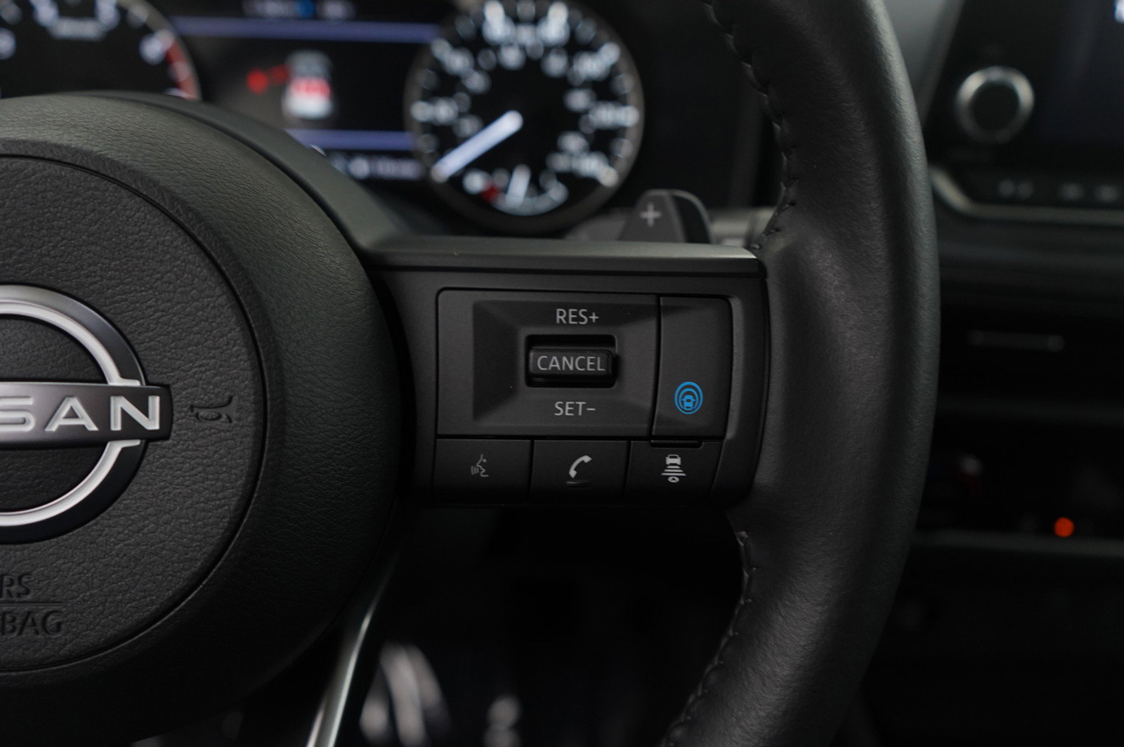 Used 2024 Nissan Rogue SV w/ SV Premium Package image 18