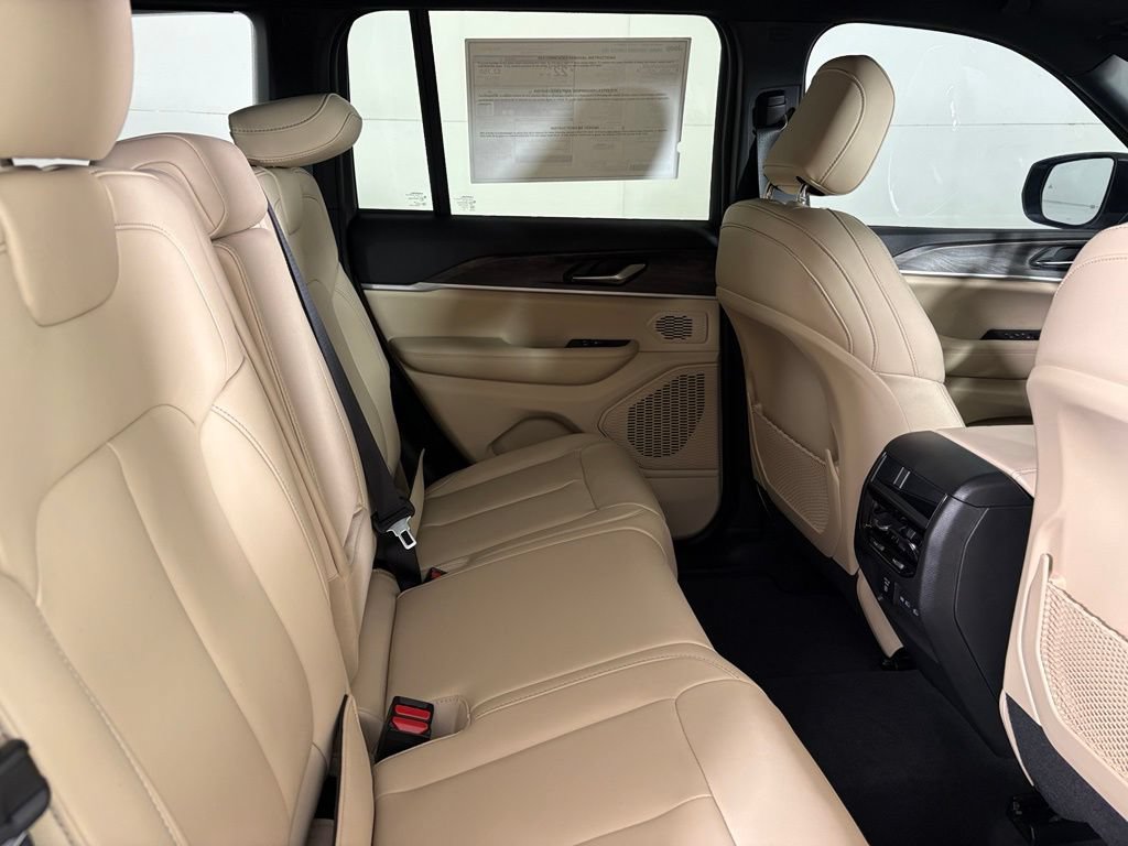New 2026 Jeep Grand Cherokee Limited w/ Limited Altitude Package AWD/4WD image 17