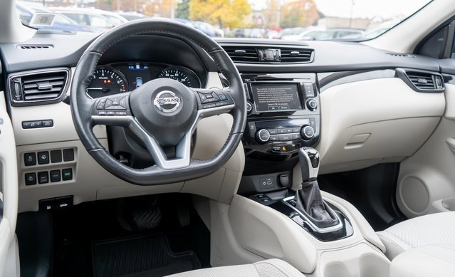 Used 2022 Nissan Rogue Sport SL w/ Premium Package image 14