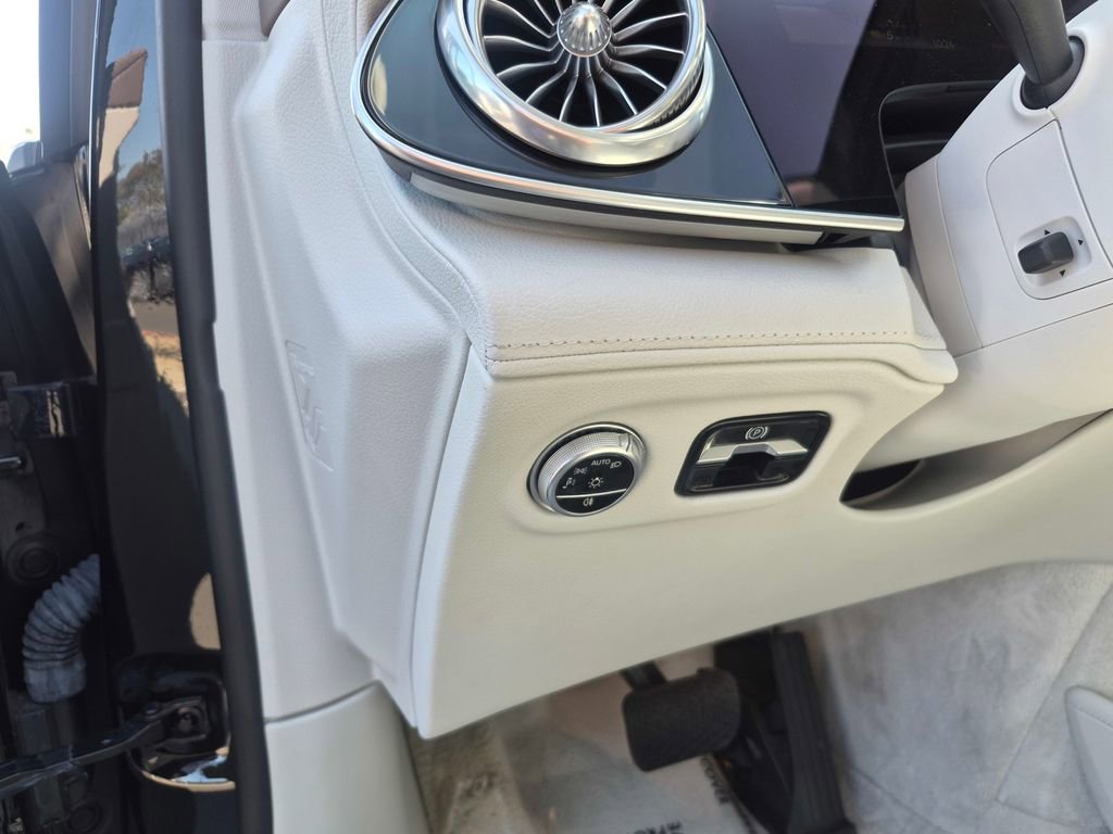 Used 2023 Mercedes-Benz EQS 580 4MATIC SUV image 12