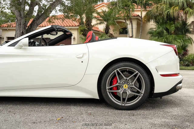 Used 2016 Ferrari California T image 5