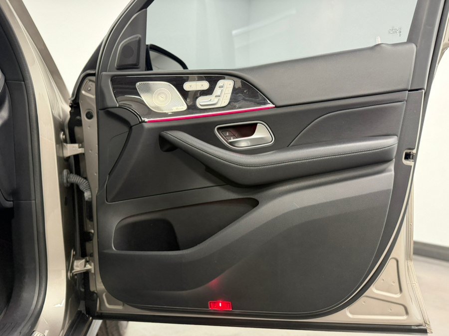 Used 2022 Mercedes-Benz GLS 450 4MATIC image 32