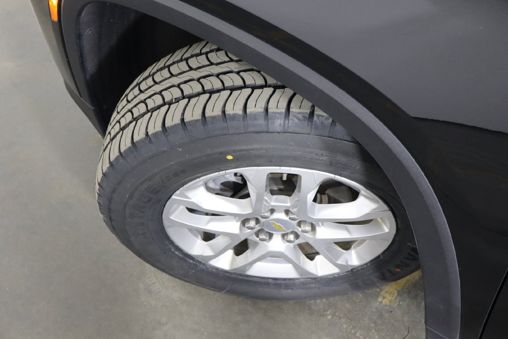 Used 2023 Chevrolet Traverse LS FWD image 43