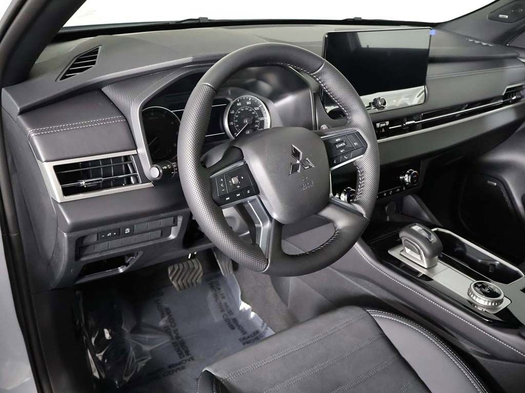 New 2026 Mitsubishi Outlander LE FWD image 26