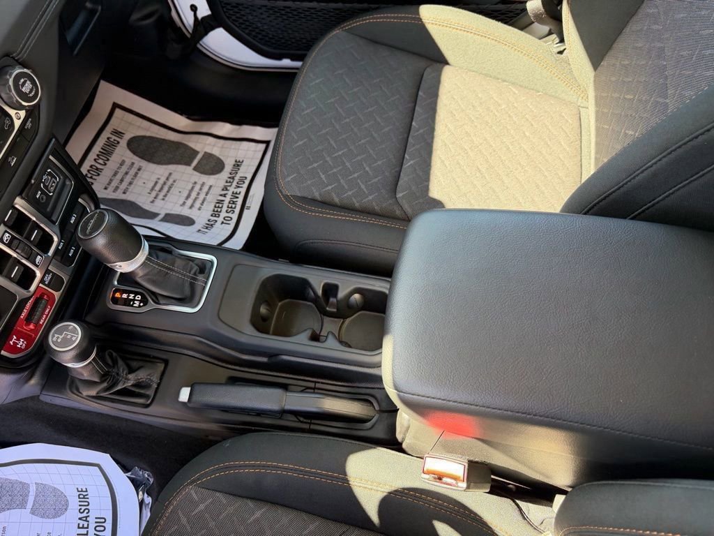 Used 2025 Jeep Gladiator Mojave w/ Convenience Group image 22