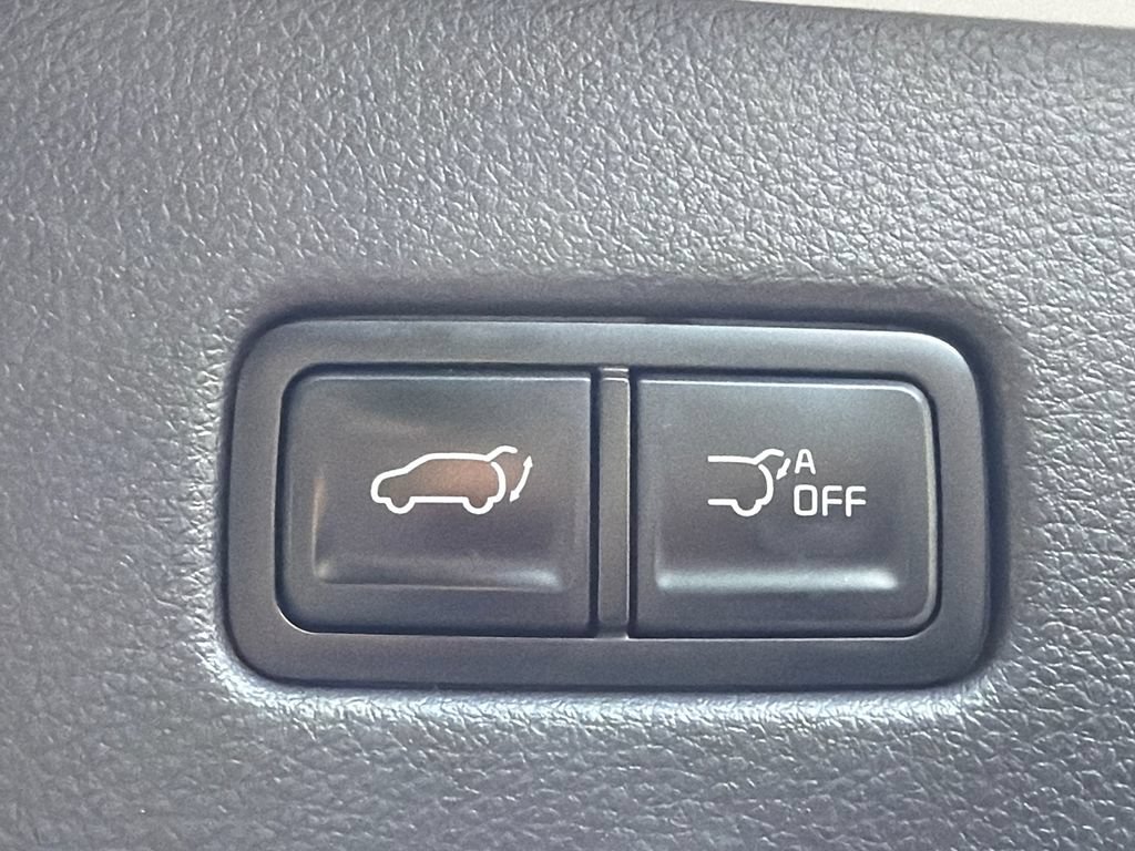 Used 2024 Kia Carnival EX FWD image 18