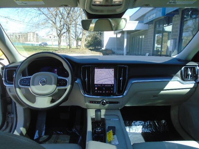 Used 2025 Volvo S60 B5 Core AWD/4WD image 12