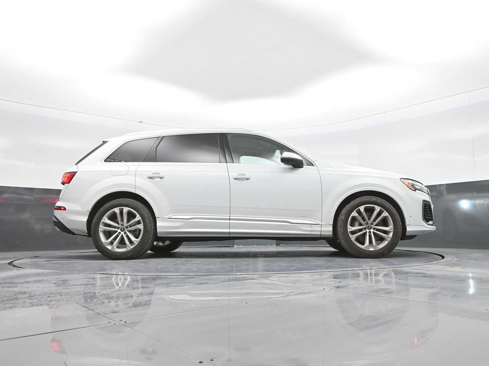 Used 2025 Audi Q7 3.0T Prestige w/ Prestige Package AWD/4WD image 41