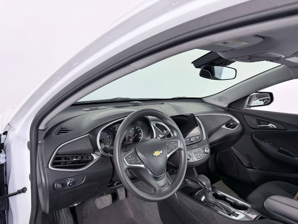 Used 2025 Chevrolet Malibu LT image 24