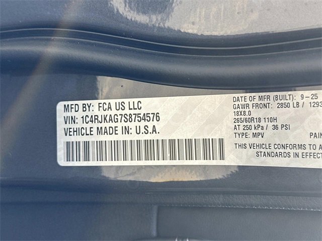 New 2025 Jeep Grand Cherokee L Laredo image 16