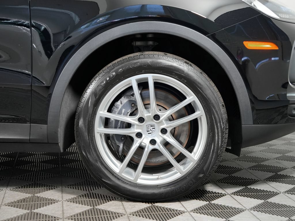 Certified 2023 Porsche Cayenne AWD/4WD image 16