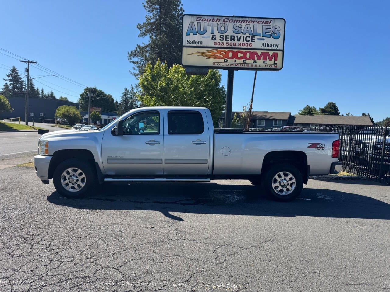 Used 2012 Chevrolet Silverado 3500 LT w/ Interior Plus Package AWD/4WD image 9