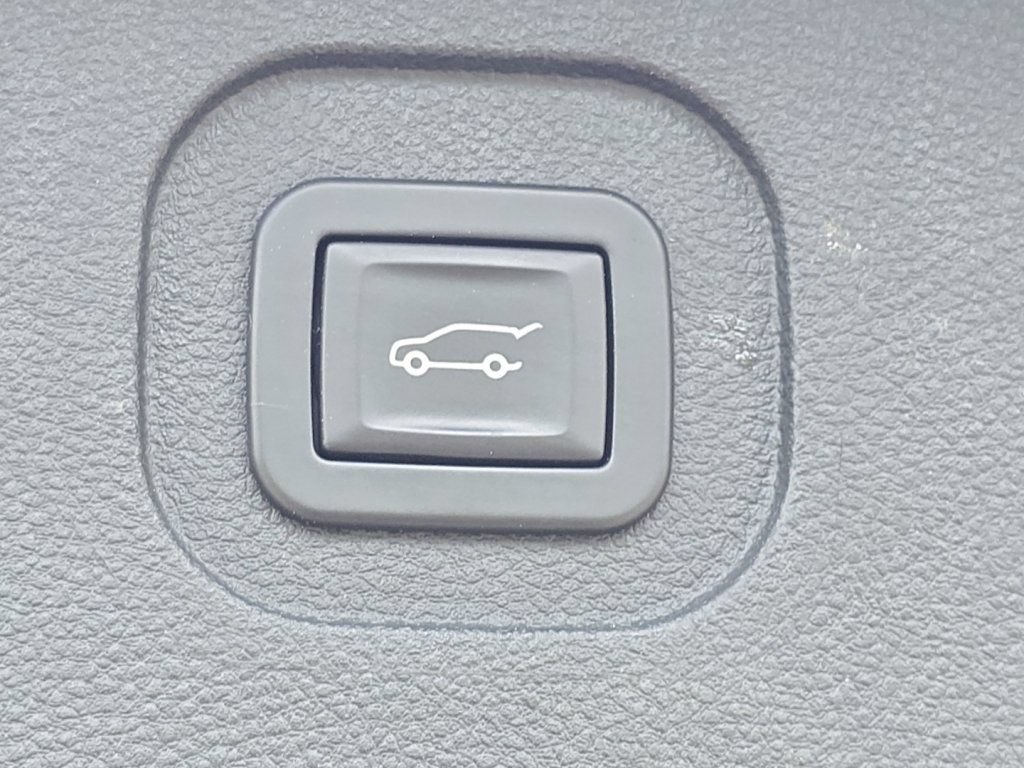 Used 2016 Chevrolet Equinox LTZ w/ Enhanced Convenience Package AWD/4WD image 25