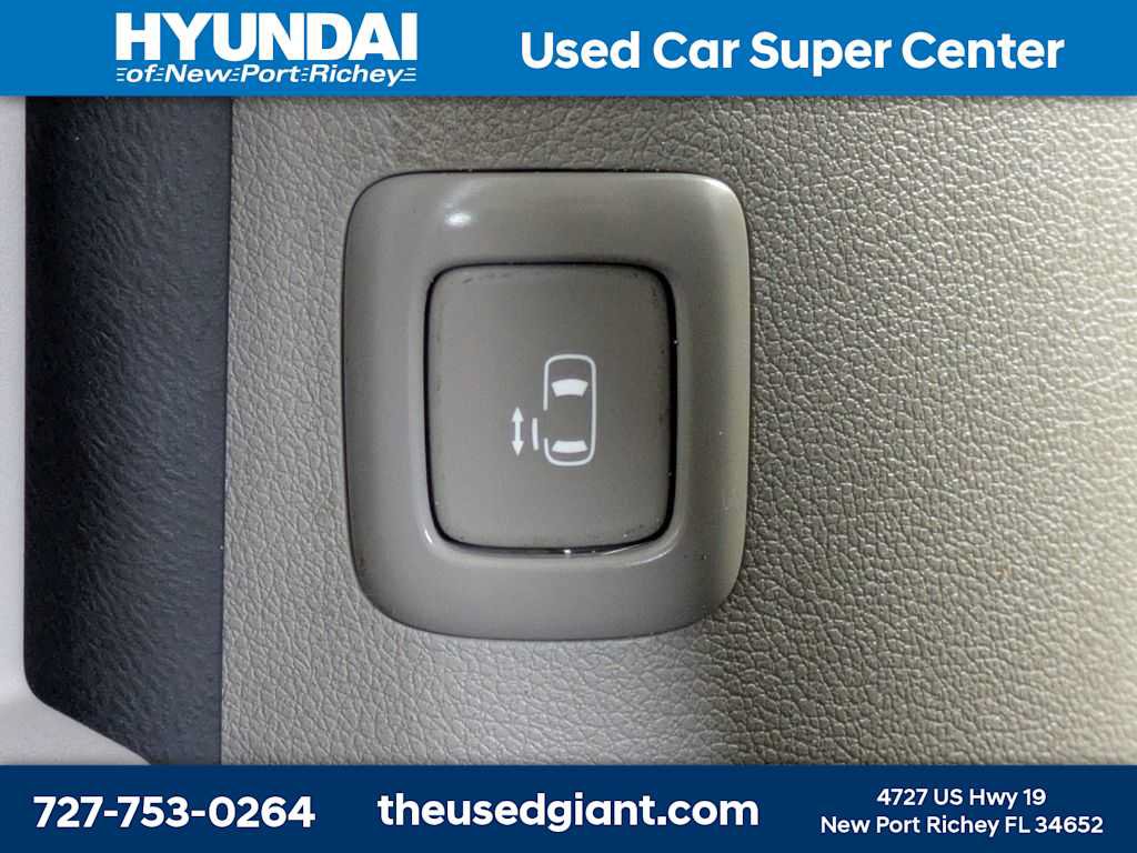 Used 2016 Kia Sedona LX w/ LX Convenience Package FWD image 17