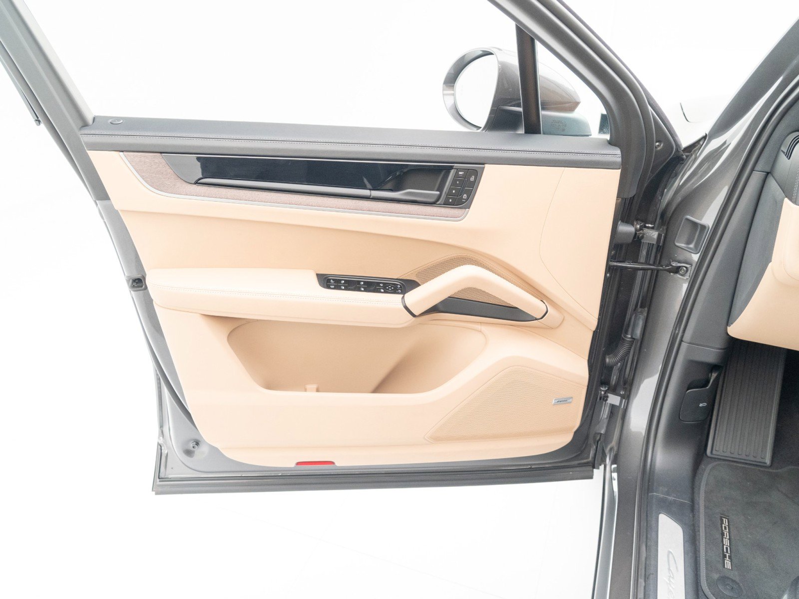 Certified 2025 Porsche Cayenne S image 24