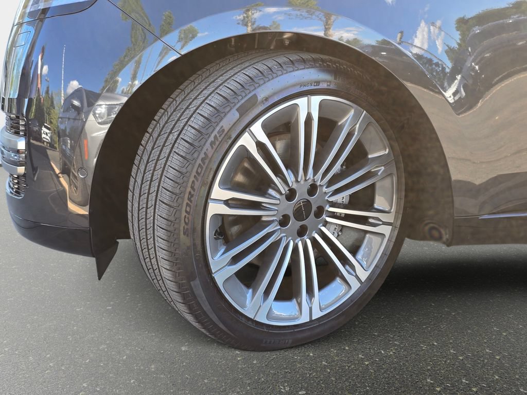New 2026 Land Rover Range Rover Long Wheelbase SE AWD/4WD image 34
