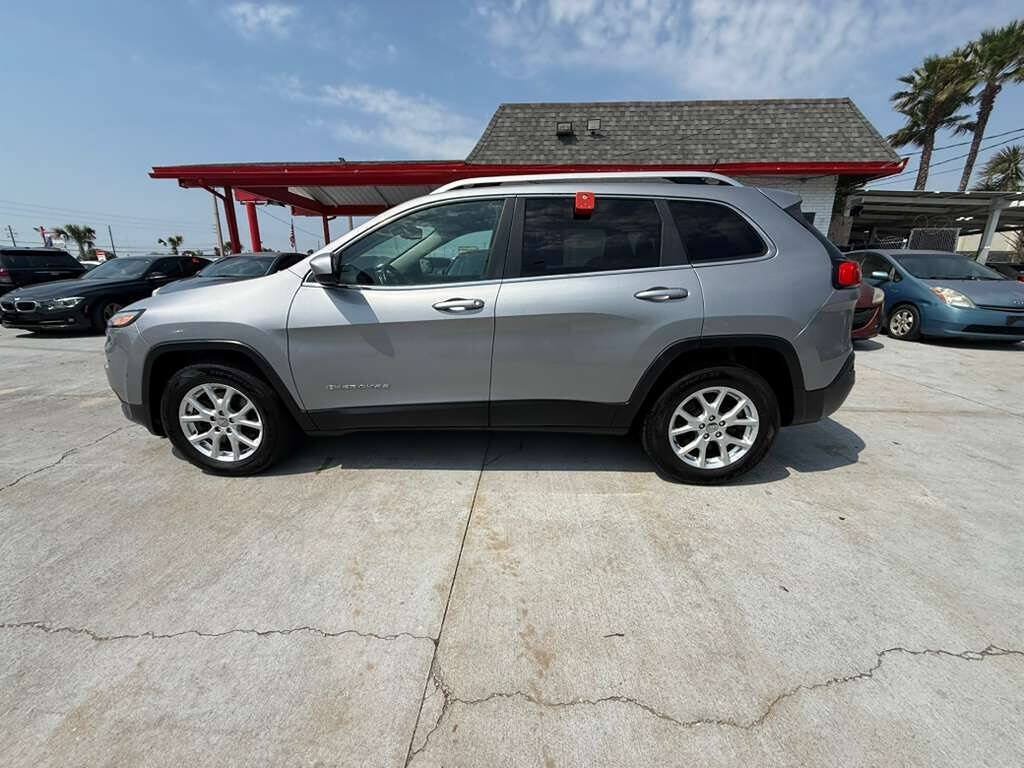 Used 2014 Jeep Cherokee Latitude w/ Cold Weather Group AWD/4WD image 7