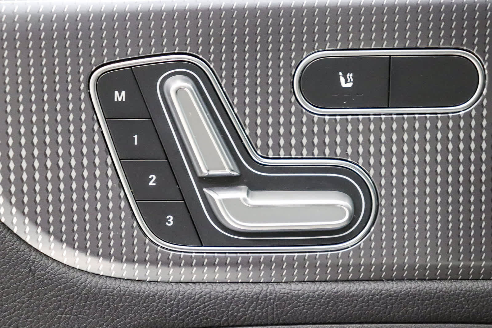 Used 2023 Mercedes-Benz GLB 250 image 24