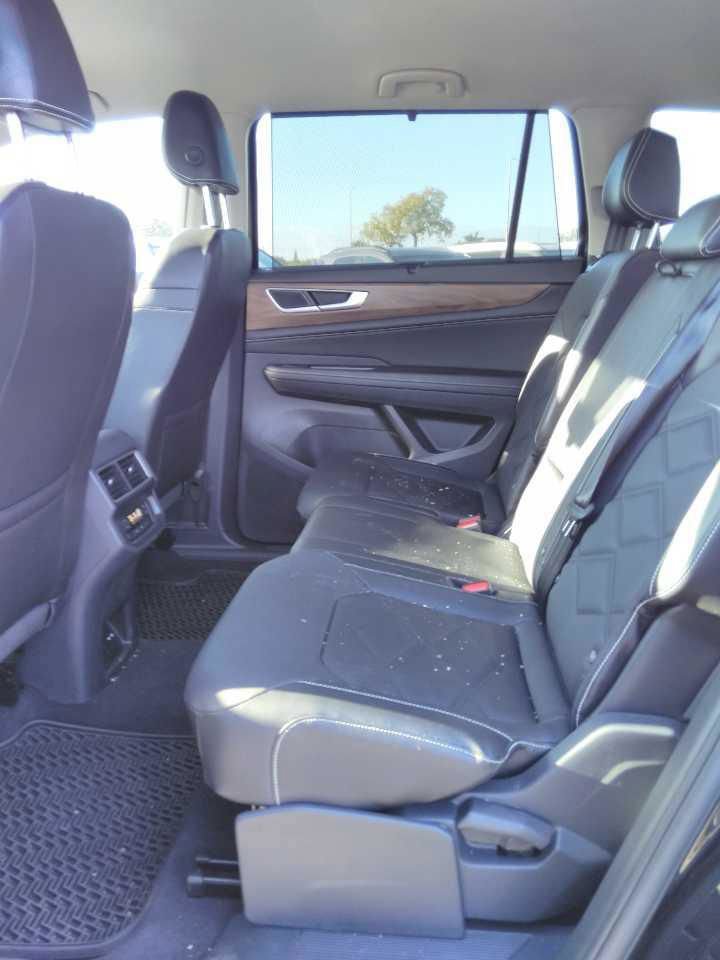 Used 2025 Volkswagen Atlas SE image 6
