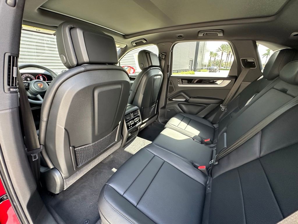 Used 2025 Porsche Cayenne E-Hybrid image 33