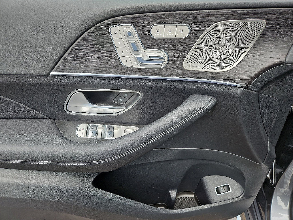 Used 2025 Mercedes-Benz GLS 450 4MATIC image 20