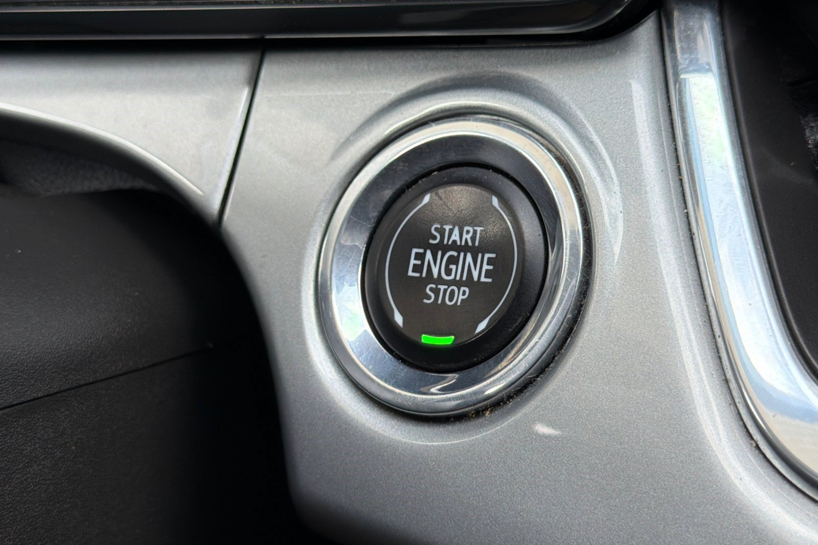 Used 2024 Chevrolet Trax LT FWD image 17