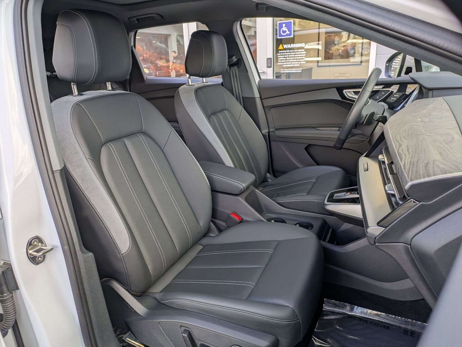 Used 2024 Audi Q4 e-tron Prestige image 27