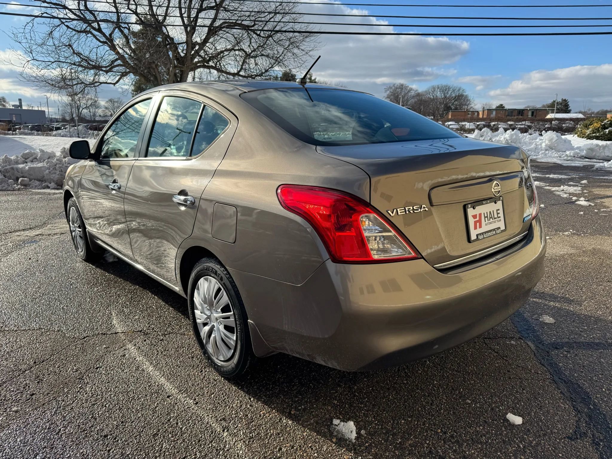 Used 2012 Nissan Versa SV w/ Convenience Pkg image 7