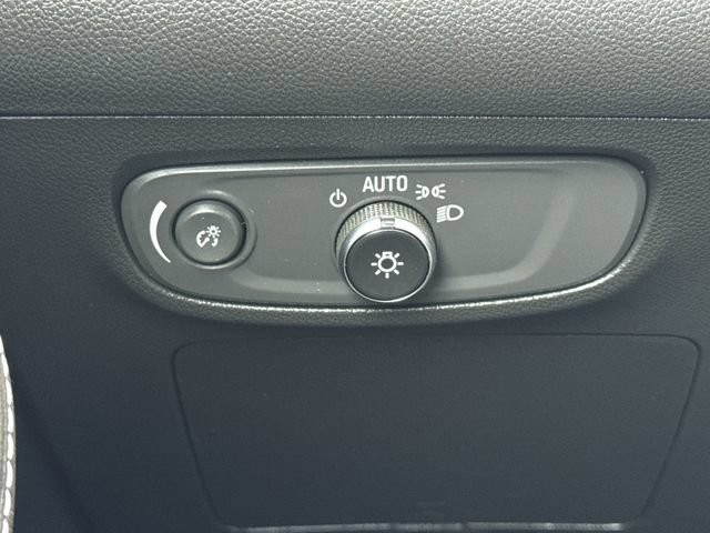 Used 2024 Buick Encore GX Avenir w/ Avenir Technology Package FWD image 17