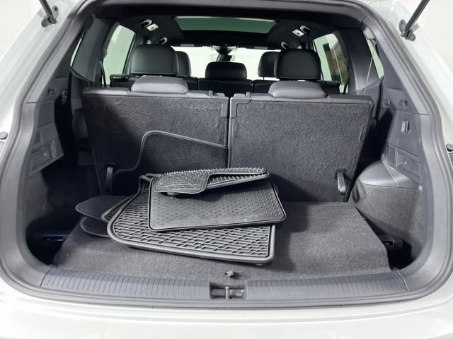 Used 2023 Volkswagen Tiguan SE R-Line FWD image 49